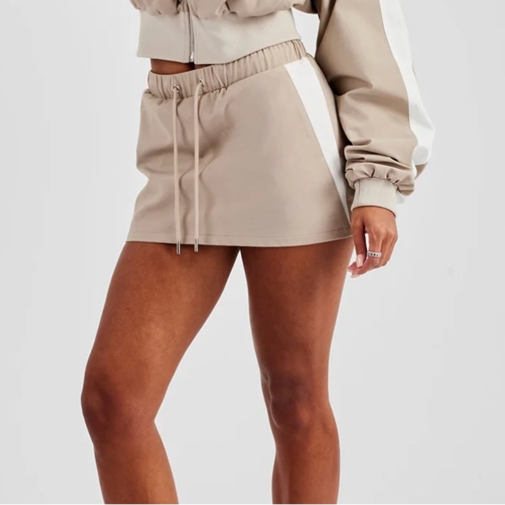 Beige and White Women's Skirt
